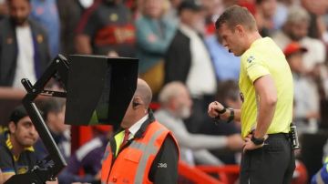 الإنجليز يطالبون بإلغاء تقنية حكم الفيديو المساعد