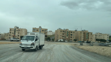 حفريات الشوارع تربك سكان حي قرب ستاد التطبيقية في عمان