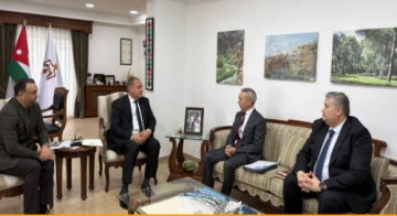 وزير البيئة وسفير كازاخستان يبحثان تعزيز التعاون البيئي بين البلدين