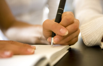 دراسة تكشف ما الذي يجعل العسر أكثر إبداعا