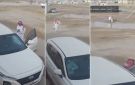 (شاهد) - في ثوان حاسمة .. شاب سعودي ينقذ طفلا من حفرة مياه يتصدر المنصات