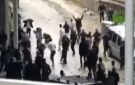 الشجار الذي اندلع جراء مشادات كلامية شهد استخدام الحجارة والسكاكين والعصي والأسلحة النارية