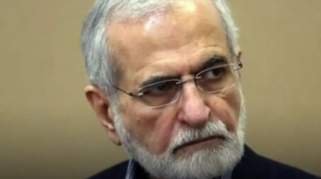 إصابة كمال خرازي المقرب من المرشد ومقتل زوجته في قصف على طهران