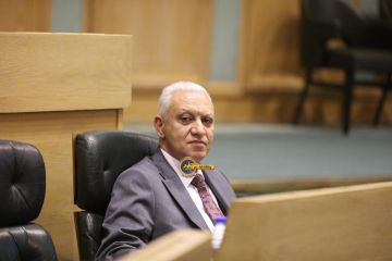 العموش يطالب بإلغاء ضريبة المعارف العموش يطالب بإلغاء ضريبة المعارف