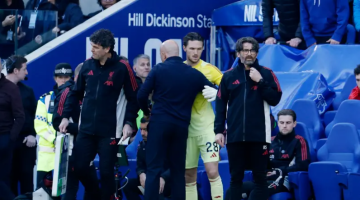 بعد غياب 4 سنوات ونصف ..  حارس ليفربول يظهر في الدوري الإنجليزي