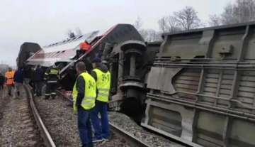 حادث مروع في روسيا.. خروج 7 عربات قطار عن القضبان وإصابة العشرات حادث مروع في روسيا.. خروج 7 عربات قطار عن القضبان وإصابة العشرات