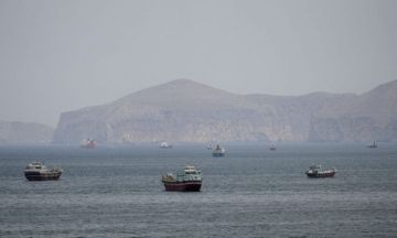 مسؤول إيراني يقول إن طهران بدأت تتلقى رسوما على عبور مضيق هرمز