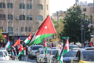 الأردنيون يحتفلون بيوم العلم الأردنيون يحتفلون بيوم العلم