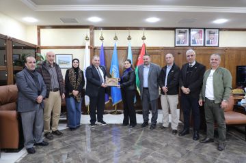 جامعة الزرقاء تستقبل فريقا من برنامج 42Amman