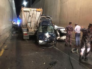 وفاة و 6 إصابات بحادث تصادم 3 مركبات في العقبة وفاة و 6 إصابات بحادث تصادم 3 مركبات في العقبة