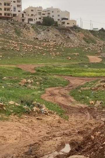 مواطنون في إسكان الكهرباء شرق عمان يطالبون الأمانة بمعالجة الحفريات ومخاطر الطرق - فيديو