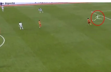 حارس مرمى في الدوري التركي يسجل هدفا استثنائيا