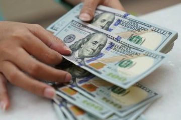 صناديق التحوط تتحول نحو الرهانات الهبوطية للدولار