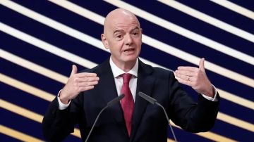 فيفا طلب معاملته مثل 