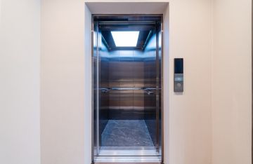 فضحته كاميرات المراقبة.. اعتقال موصل طلبات في تركيا بتهمة سلوك مخل بالآداب 