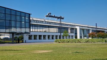 مسؤول: لامبورغيني توقف تسليم سياراتها ومبيعاتها في الشرق الأوسط