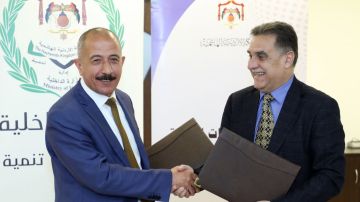 الداخلية والإحصاءات توقعان مذكرة لتبادل البيانات