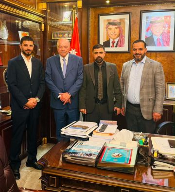 ربيحات ونواب يثنون الفايز عن شكواه ضد مواطن ربيحات ونواب يثنون الفايز عن شكواه ضد مواطن