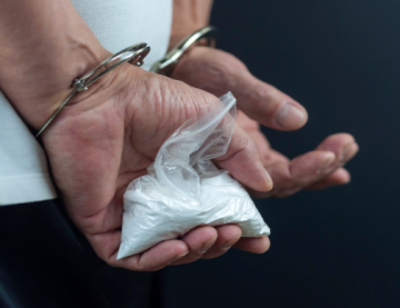 الحبس 20 عاما لـ 5 اشخاص و25 عاما لـ 4 اشخاص بقضايا مخدرات