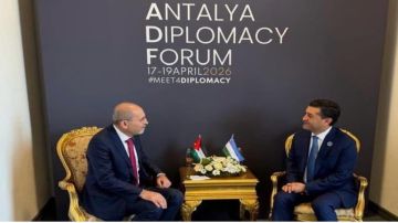 الصفدي يلتقي نظيره الأوزبكي على هامش أعمال منتدى أنطاليا الصفدي يلتقي نظيره الأوزبكي على هامش أعمال منتدى أنطاليا