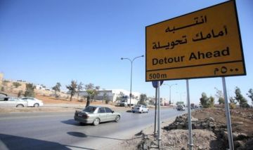 تحويلات مرورية لتركيب جسر مشاة تحويلات مرورية لتركيب جسر مشاة
