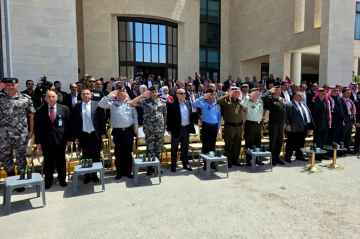 محافظ المفرق: العلم الأردني رمز السيادة والوحدة الوطنية