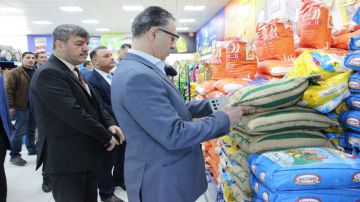 وزير الصناعة يؤكد وفرة السلع في المؤسستين المدنية والعسكرية وزير الصناعة يؤكد وفرة السلع في المؤسستين المدنية والعسكرية