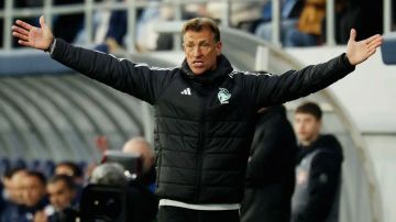 سيدرب منتخبا في كأس العالم ..  سامي الجابر يفجر مفاجأة عن رينارد