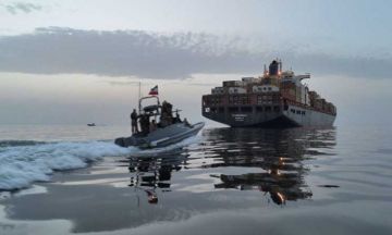 الحرس الثوري الإيراني يعترض سفينة حاويات في مضيق هرمز