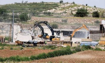 إسرائيل تهدم منازل ومنشآت فلسطينية في القدس والخليل