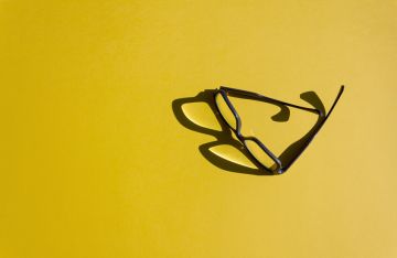 آبل تستعد لمنافسة ميتا بأربعة تصاميم من نظاراتها الذكية آبل تستعد لمنافسة ميتا بأربعة تصاميم من نظاراتها الذكية