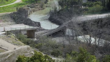 الجيش الإسرائيلي يعتزم قصف جسرين في شرق لبنان الجيش الإسرائيلي يعتزم قصف جسرين في شرق لبنان