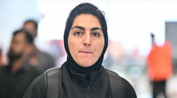 بعد تراجعها عن اللجوء ..  إيران تعيد ممتلكات لاعبة المنتخب