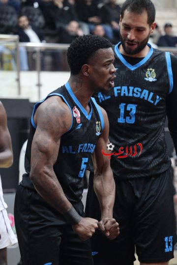 الفيصلي إلى نهائي السلة بعد انتصار مثير على الإنجليزية