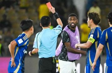 عقوبة صادمة تنتظر نجم الاتحاد السعودي (فيديو)