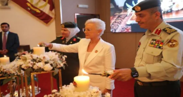 الأميرة منى ترعى حفل إضاءة الشموع في كلية الأميرة منى للتمريض