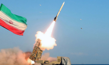 القناة 12 الإسرائيلية: الصاروخ الذي أطلق من إيران يحمل رأسا عنقوديا