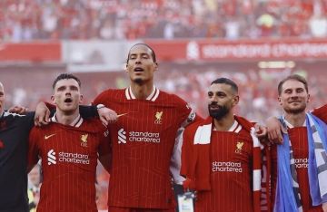 بكلمات مؤثرة ..  قائد ليفربول يوجه رسالة الوداع إلى صلاح وروبرتسون