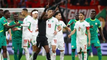ضغطنا بالخطأ.. لاعبو المغرب يعتذرون بعد إعجابهم باحتفالات السنغال ضغطنا بالخطأ.. لاعبو المغرب يعتذرون بعد إعجابهم باحتفالات السنغال