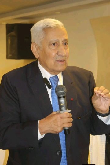 بالفيديو .. عبدالله النسور ممازحا خليل عطية : عمرك ما أعطيتني ثقة .. كيف بدي أعطيك فلذة كبدي؟ 