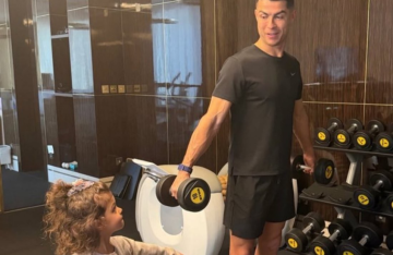 بكلمات معبرة.. رونالدو يحتفل بعيد ميلاد ابنته (صورة)