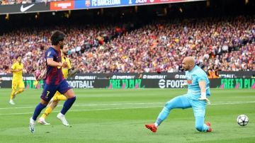 فيران توريس يفك نحسه في مباراة برشلونة وإسبانيول