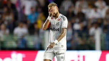  لا يوجد بشر يتحمل هذا .. نيمار ينفجر غضبا بعد صدام جديد مع جماهير سانتوس