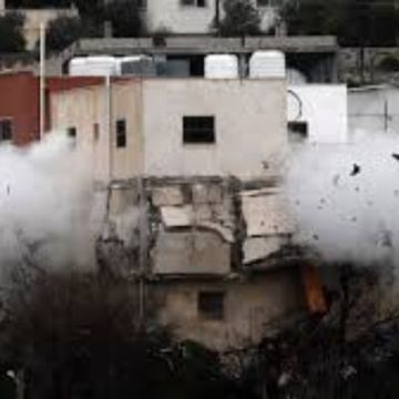 الجيش الإسرائيلي يفجر بناية سكنية في مخيم طولكرم