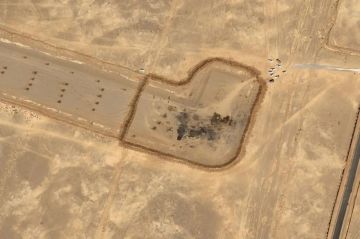 صور أقمار اصطناعية تكشف بقايا طائرات أمريكية بمدرج مهجور بإيران