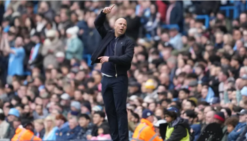 بالرباعية "المذلة" ..  ليفربول يحقق رقماً كارثياً تحت قيادة سلوت