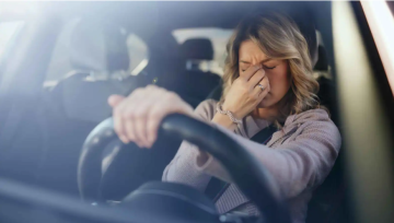 عرض غير متوقع .. ما علاقة القلق أثناء القيادة بالهرمونات؟