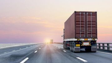 السعودية تشمل الشاحنات الأردنية بقرار رفع العمر التشغيلي