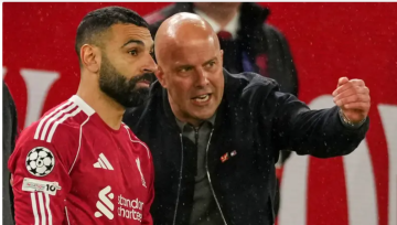 أسطورة ليفربول يهاجم سلوت بسبب صلاح