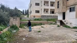 إغلاق عمارة مهجورة في جرش